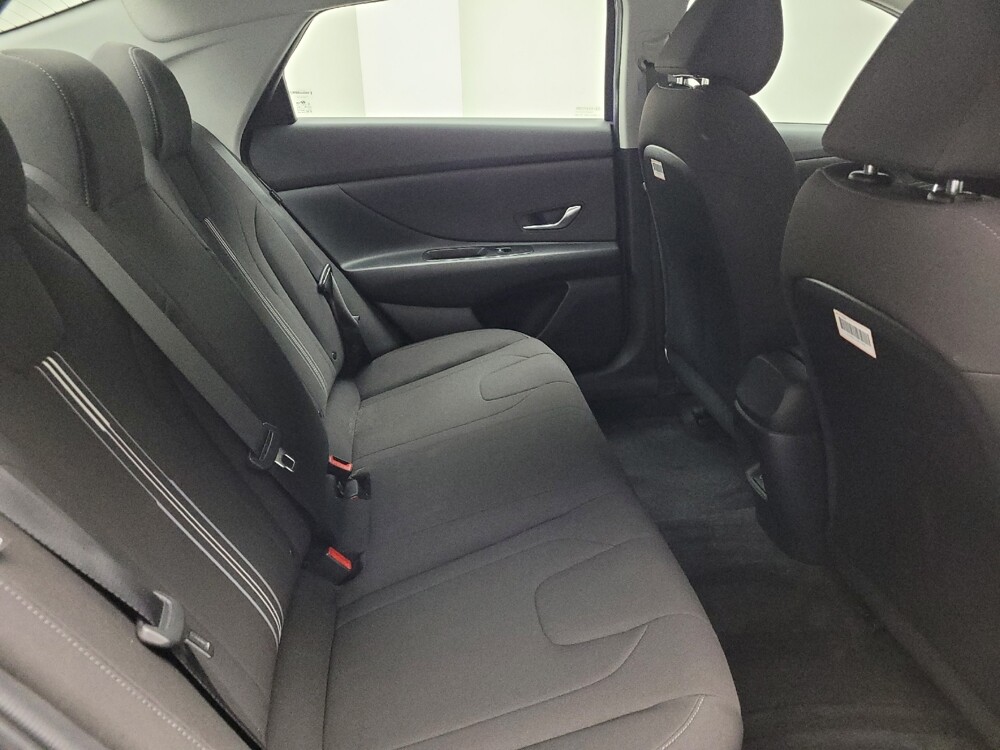 2024 Hyundai Elantra in Eastpointe, MI 48021 - 18141808 19