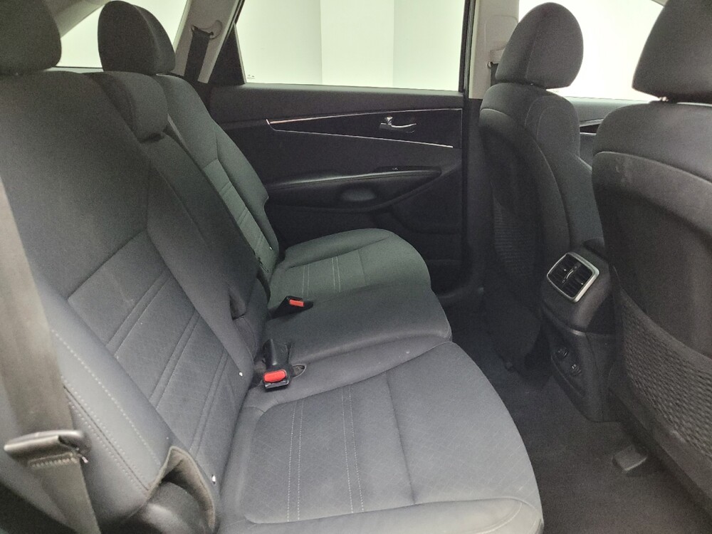 2019 Kia Sorento in Eastpointe, MI 48021 - 18141865 19