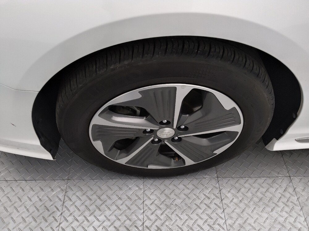 2019 Hyundai Sonata in Topeka, KS 66611 - 18141897 31