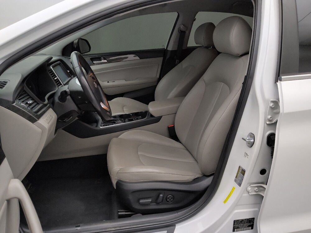 2019 Hyundai Sonata in Topeka, KS 66611 - 18141897 17