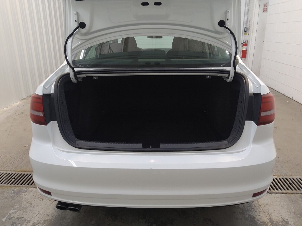 2017 Volkswagen Jetta in Cincinnati, OH 45255 - 18141910 29