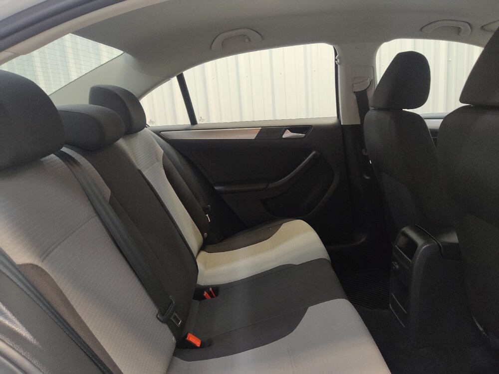 2017 Volkswagen Jetta in Cincinnati, OH 45255 - 18141910 19