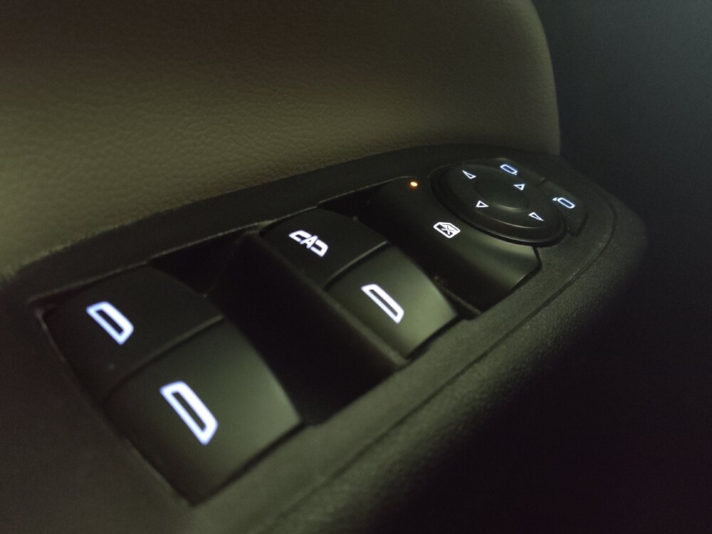2019 Chevrolet Equinox in Raleigh, NC 27604 - 18141937 27