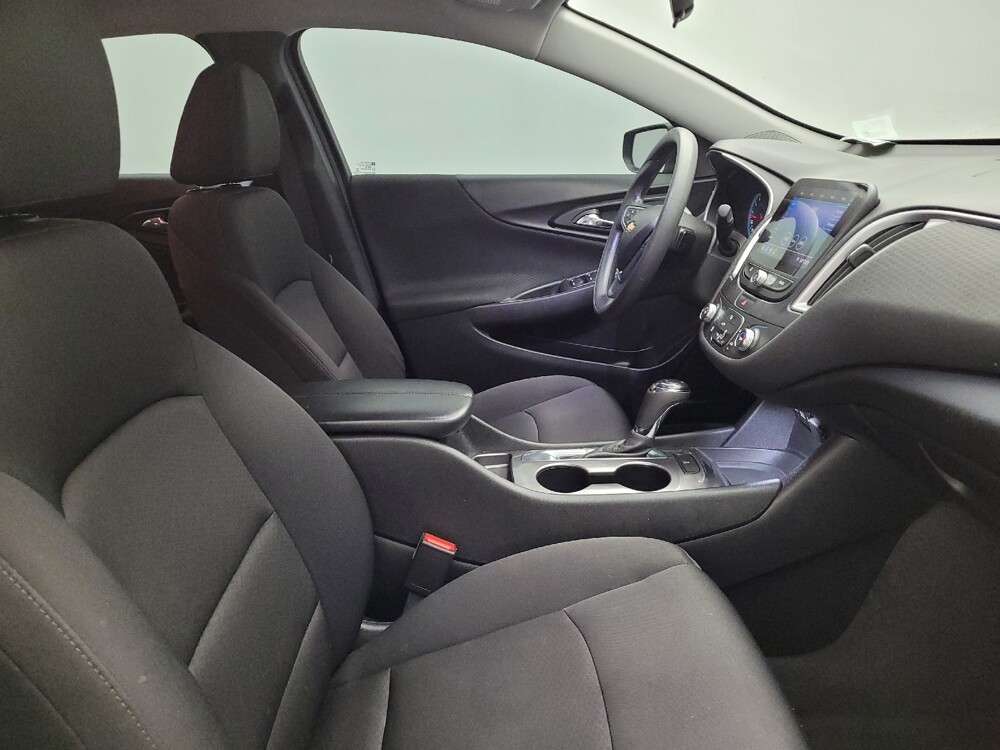 2019 Chevrolet Malibu in Lexington, KY 40509 - 18141950 21