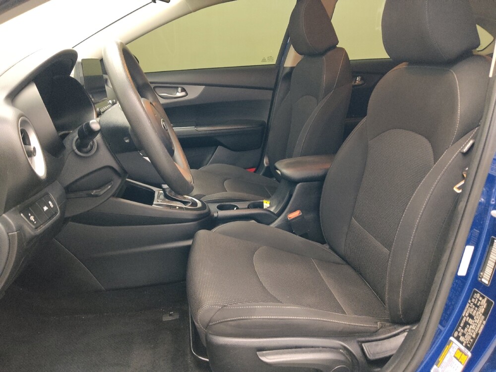 2019 Kia Forte in Savannah, GA 31419 - 18141962 17