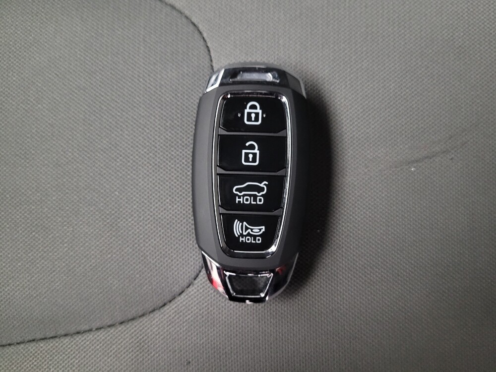 2021 Hyundai Elantra in Downey, CA 90241 - 18141996 32