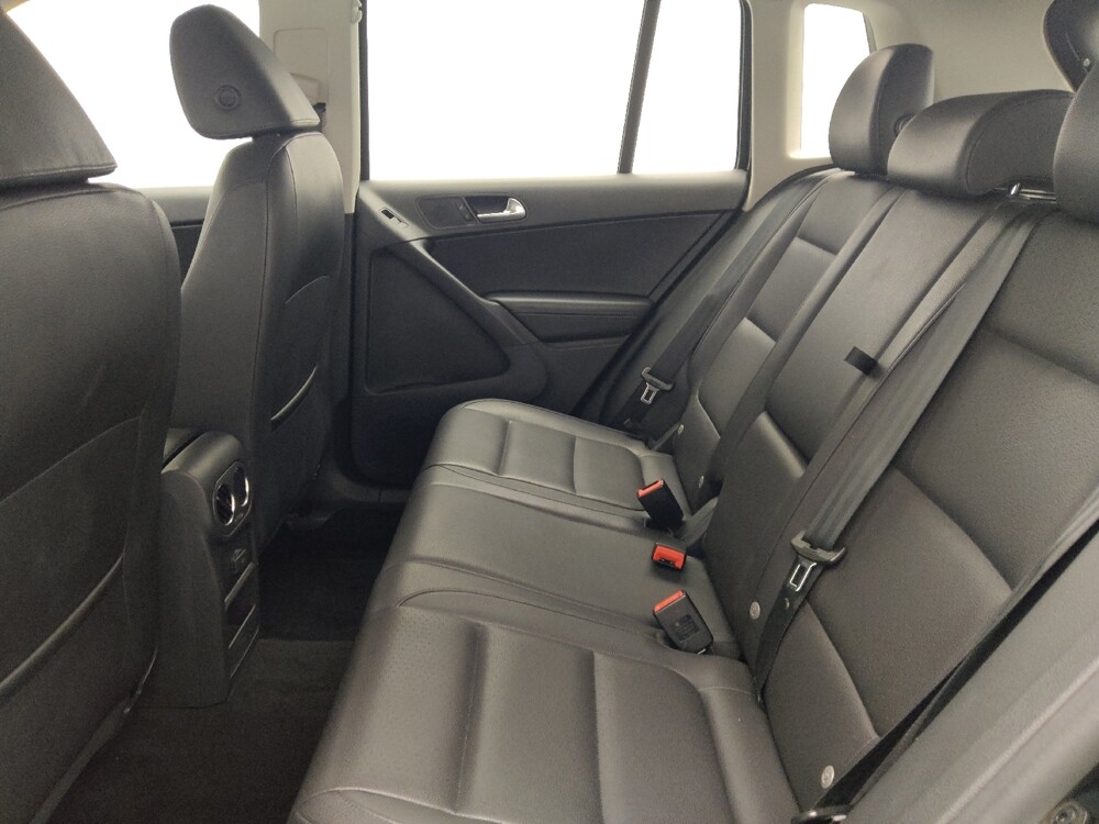 2017 Volkswagen Tiguan in Kissimmee, FL 34744 - 18142001 18