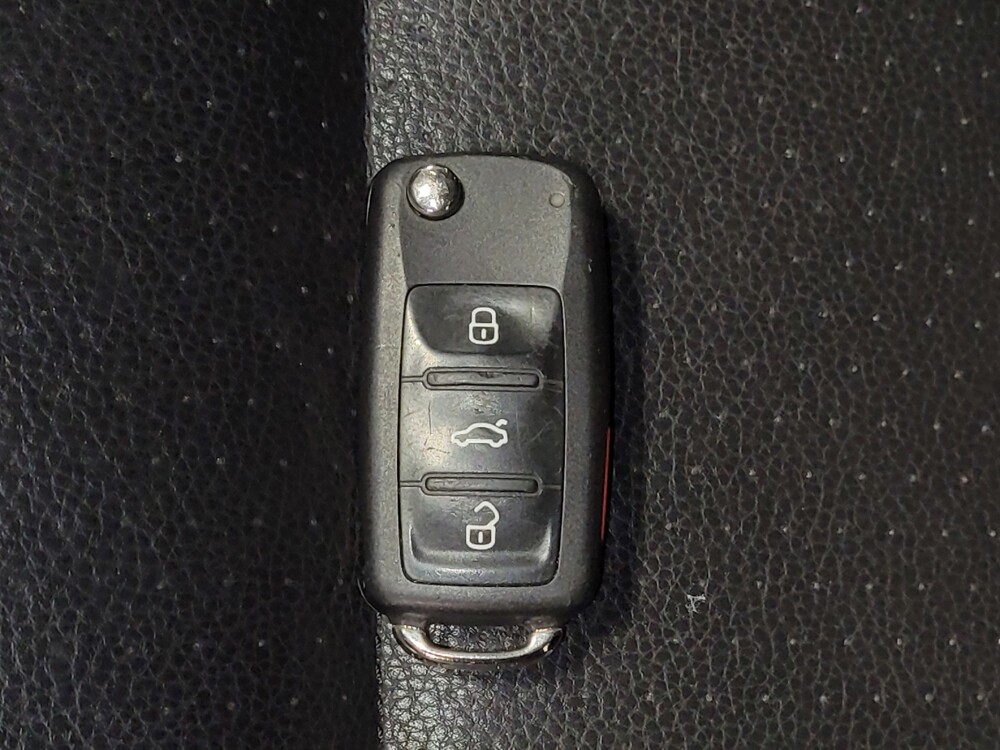 2017 Volkswagen Tiguan in Kissimmee, FL 34744 - 18142001 32