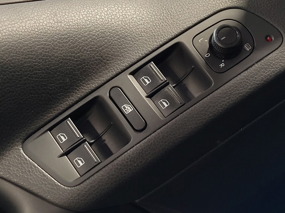2017 Volkswagen Tiguan in Kissimmee, FL 34744 - 18142001 27
