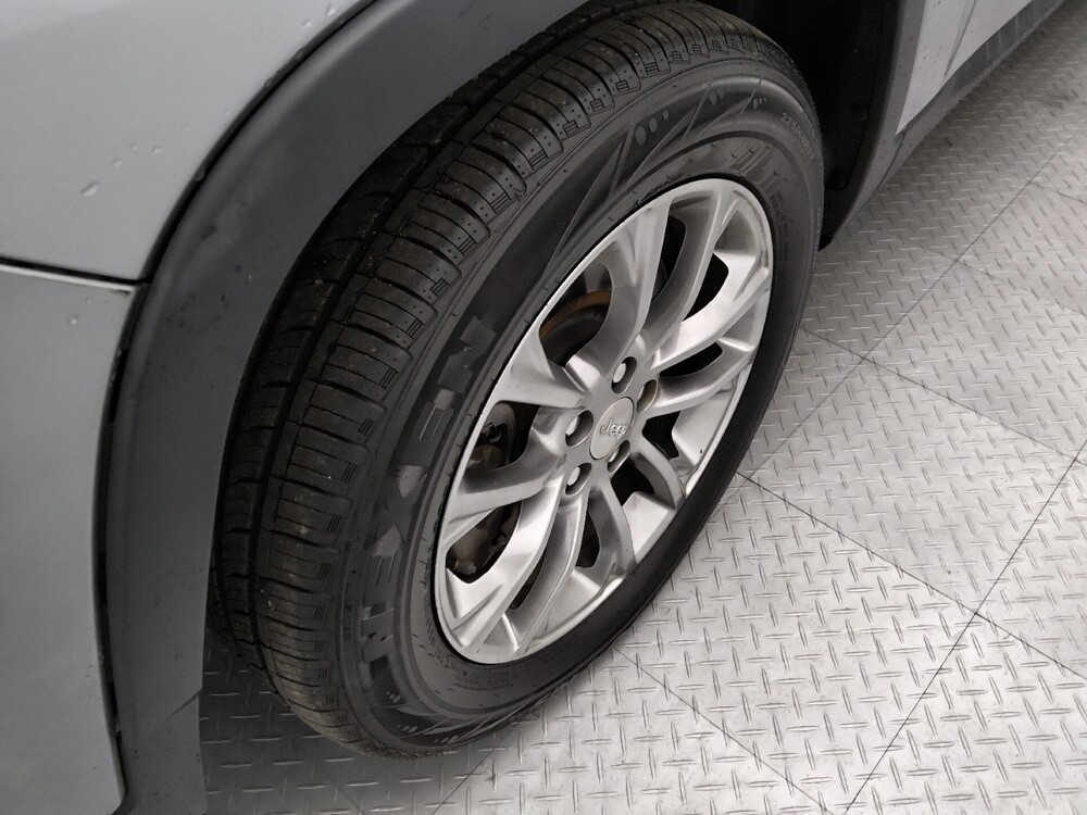 2020 Jeep Cherokee in Springfield, MO 65807 - 18142016 31