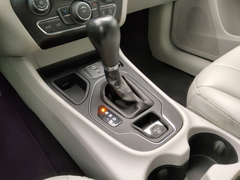 2020 Jeep Cherokee in Springfield, MO 65807 - 18142016 26