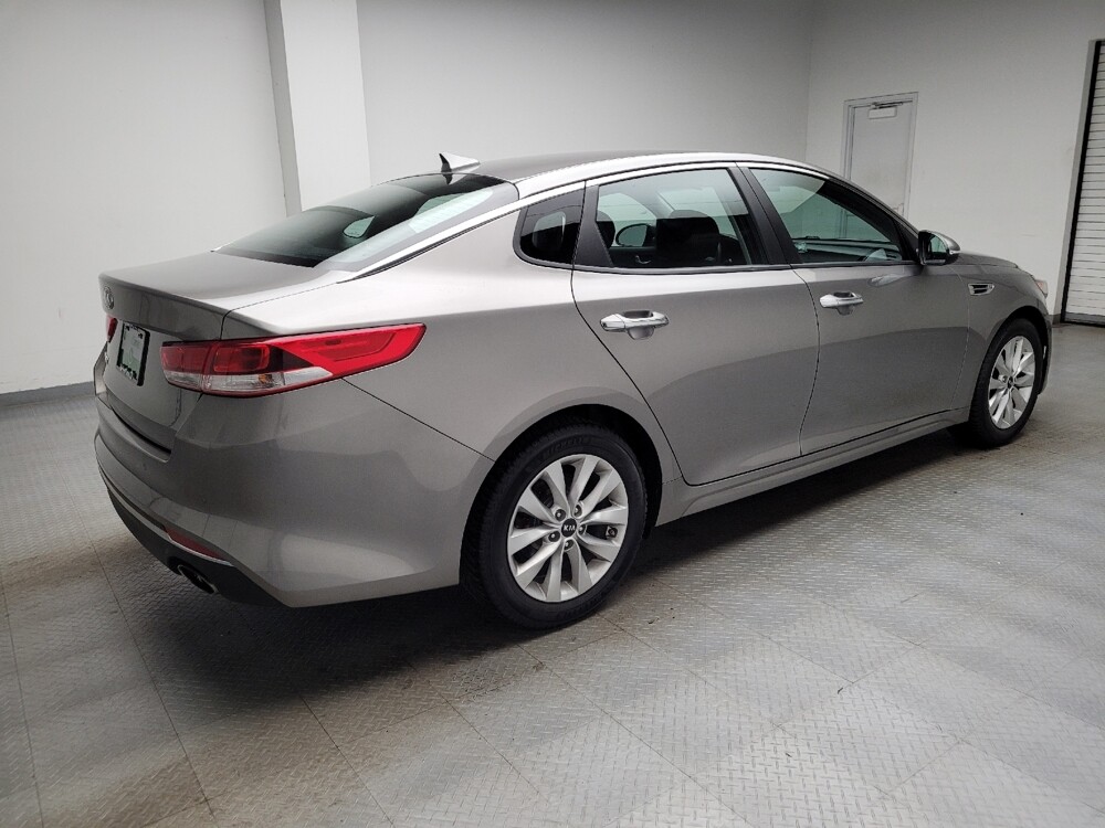 2018 Kia Optima in Eastpointe, MI 48021 - 18142033 10