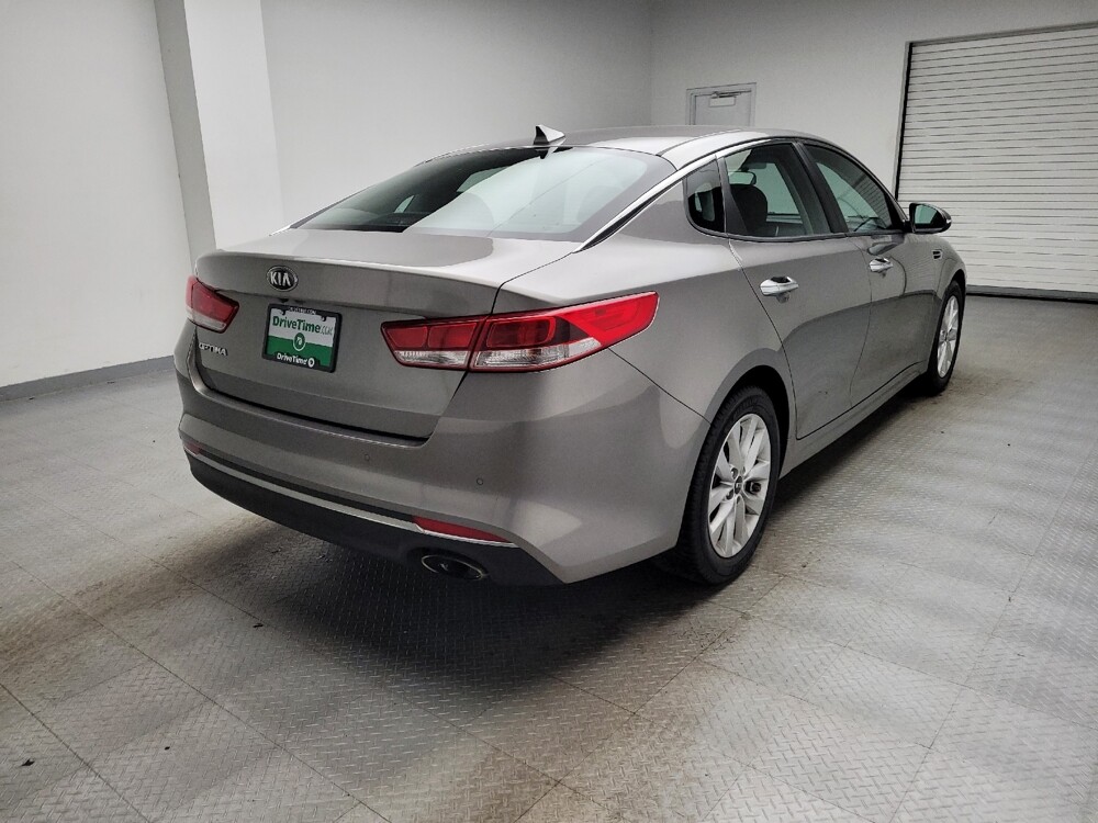 2018 Kia Optima in Eastpointe, MI 48021 - 18142033 9