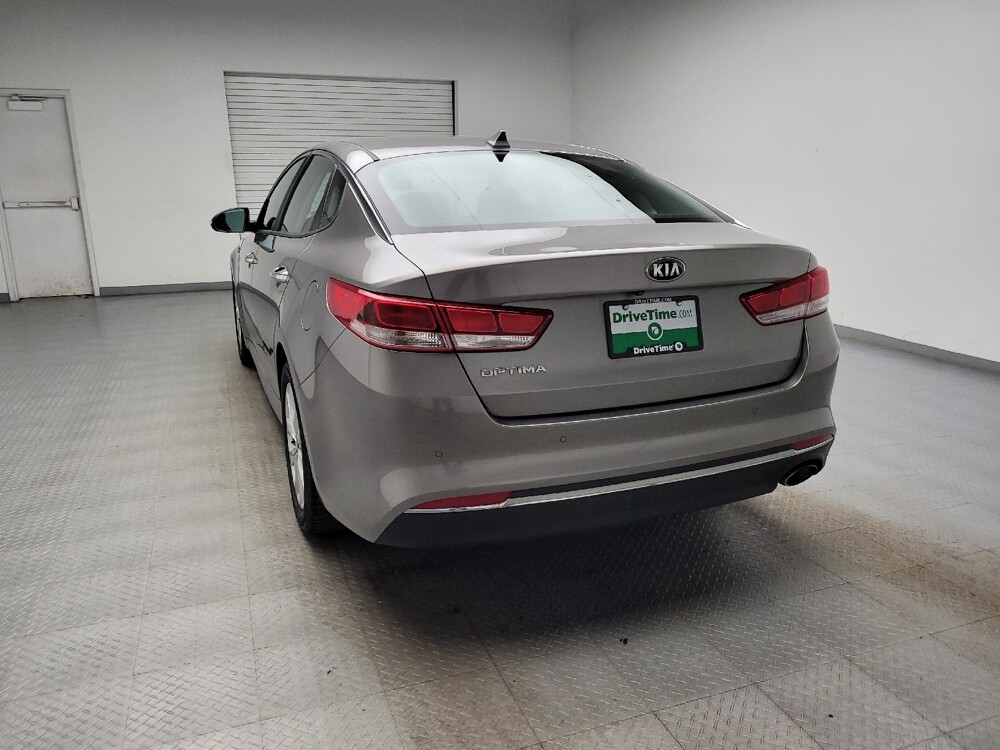 2018 Kia Optima in Eastpointe, MI 48021 - 18142033 6