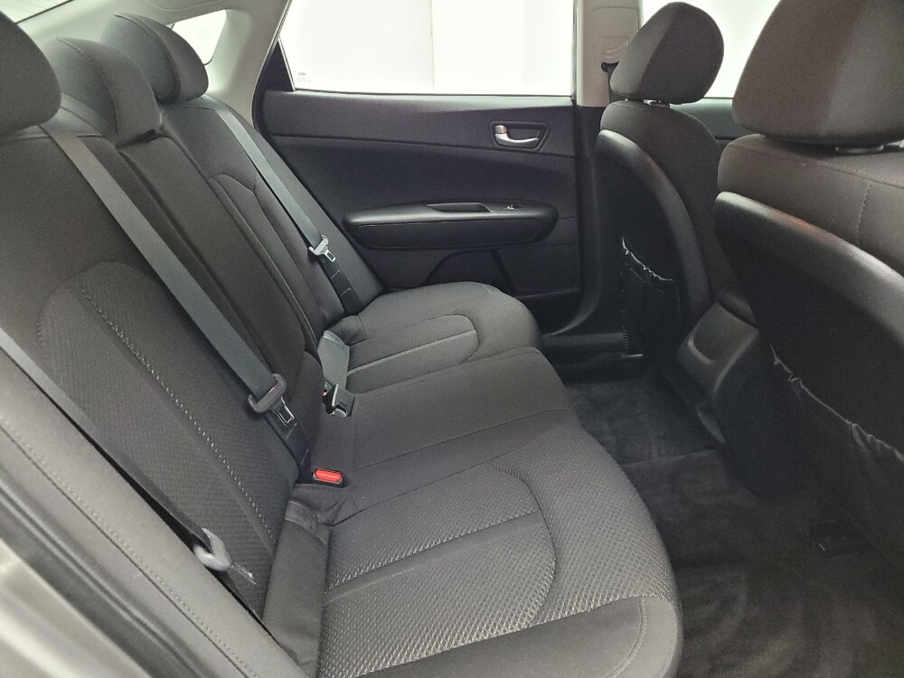 2018 Kia Optima in Eastpointe, MI 48021 - 18142033 19