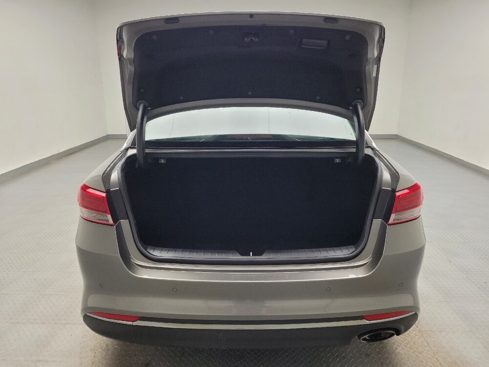 2018 Kia Optima in Eastpointe, MI 48021 - 18142033 29