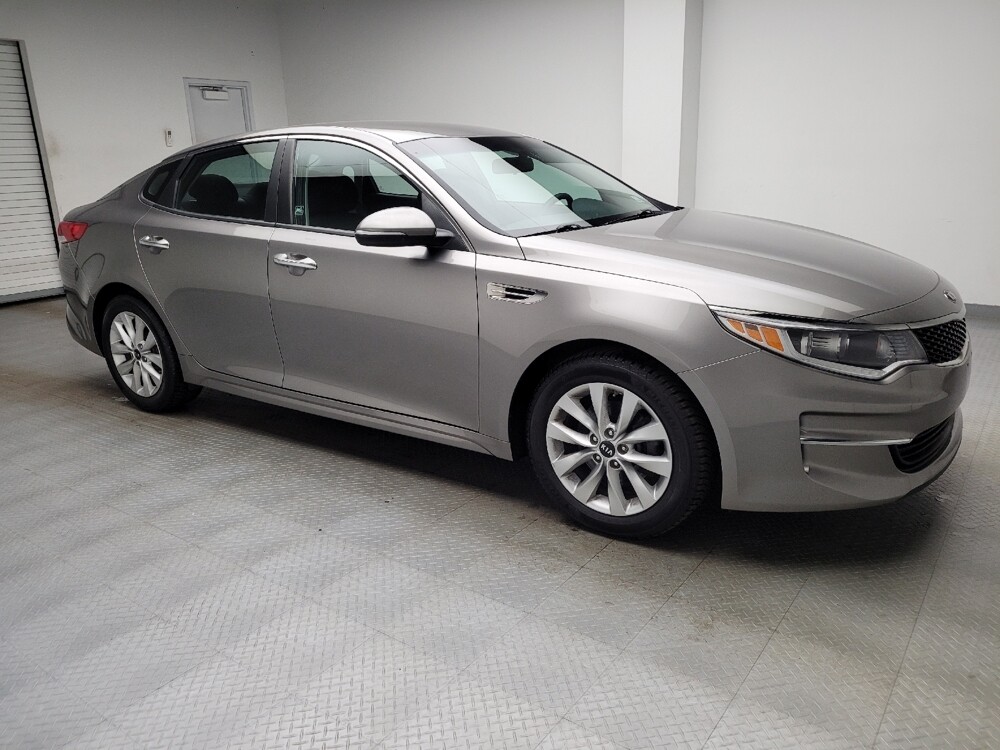 2018 Kia Optima in Eastpointe, MI 48021 - 18142033 11