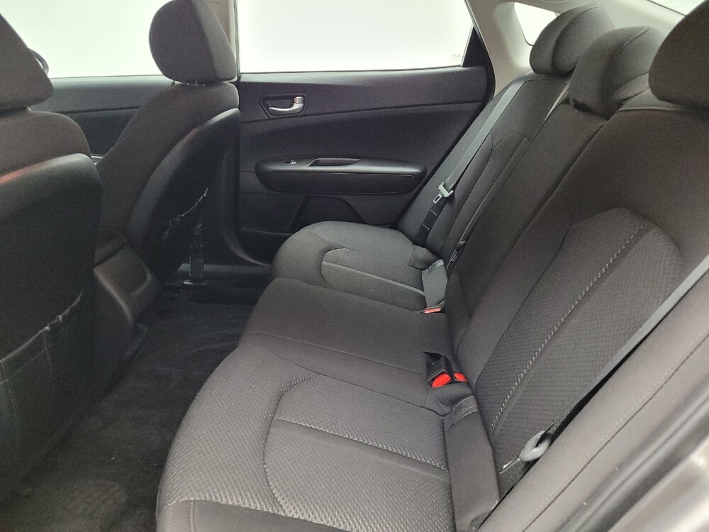 2018 Kia Optima in Eastpointe, MI 48021 - 18142033 18