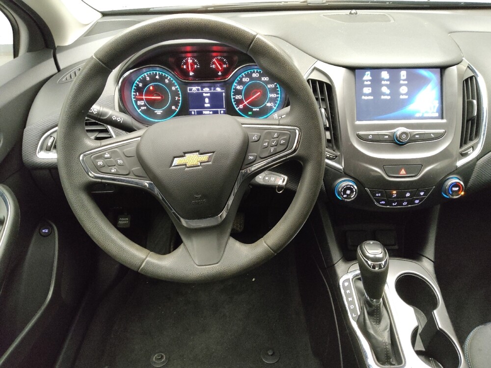 2018 Chevrolet Cruze in Eastpointe, MI 48021 - 18142051 22
