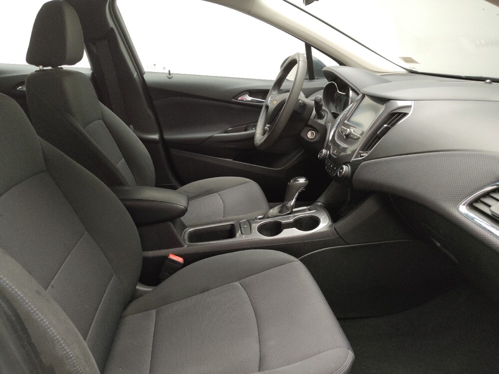 2018 Chevrolet Cruze in Eastpointe, MI 48021 - 18142051 21