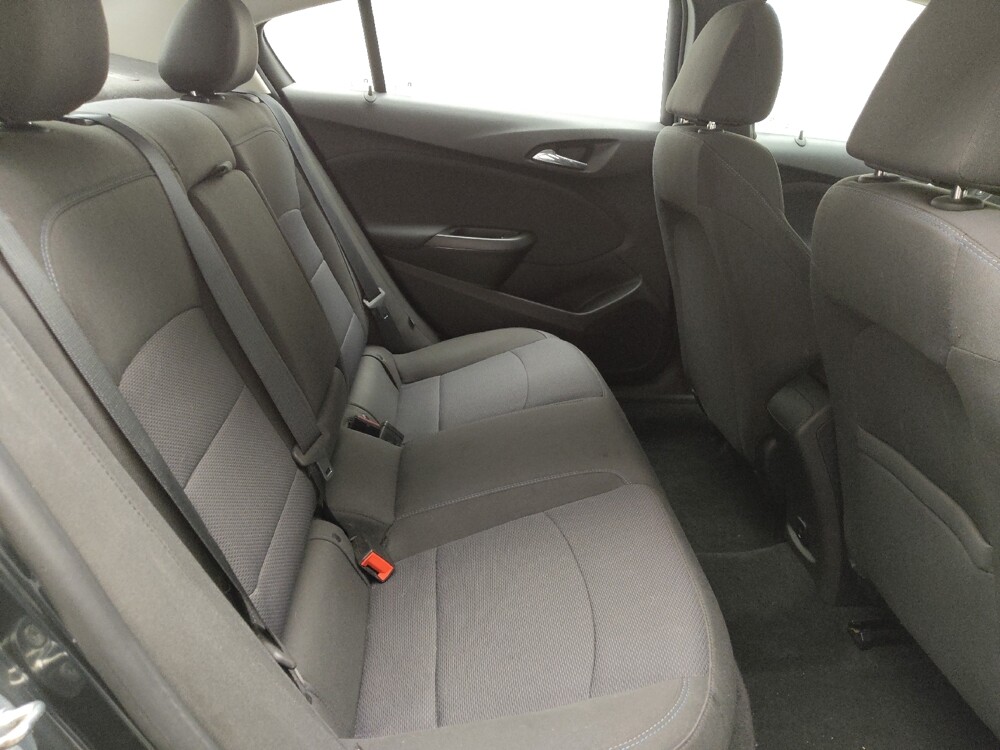 2018 Chevrolet Cruze in Eastpointe, MI 48021 - 18142051 19