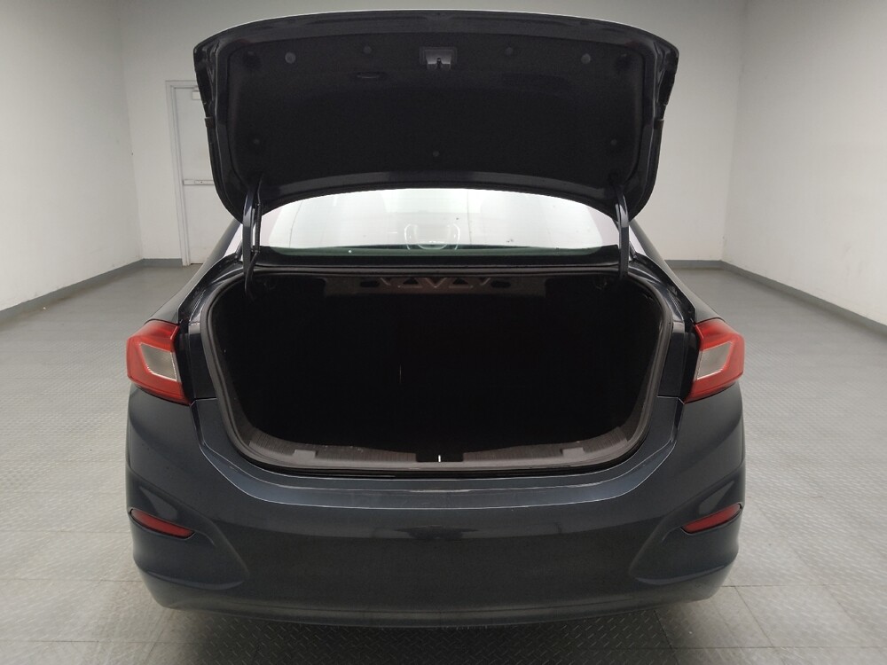 2018 Chevrolet Cruze in Eastpointe, MI 48021 - 18142051 29