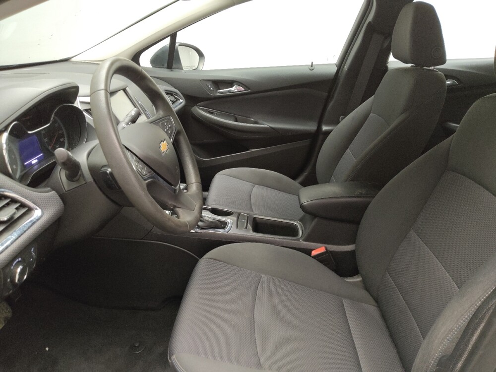 2018 Chevrolet Cruze in Eastpointe, MI 48021 - 18142051 17