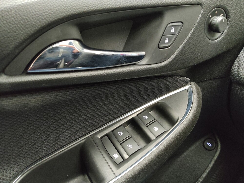 2018 Chevrolet Cruze in Eastpointe, MI 48021 - 18142051 27
