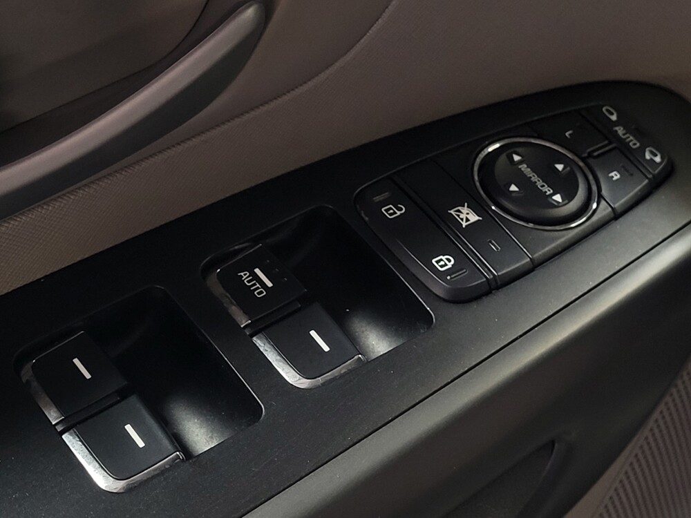 2018 Kia Sedona in Hialeah, FL 33014 - 18142055 27