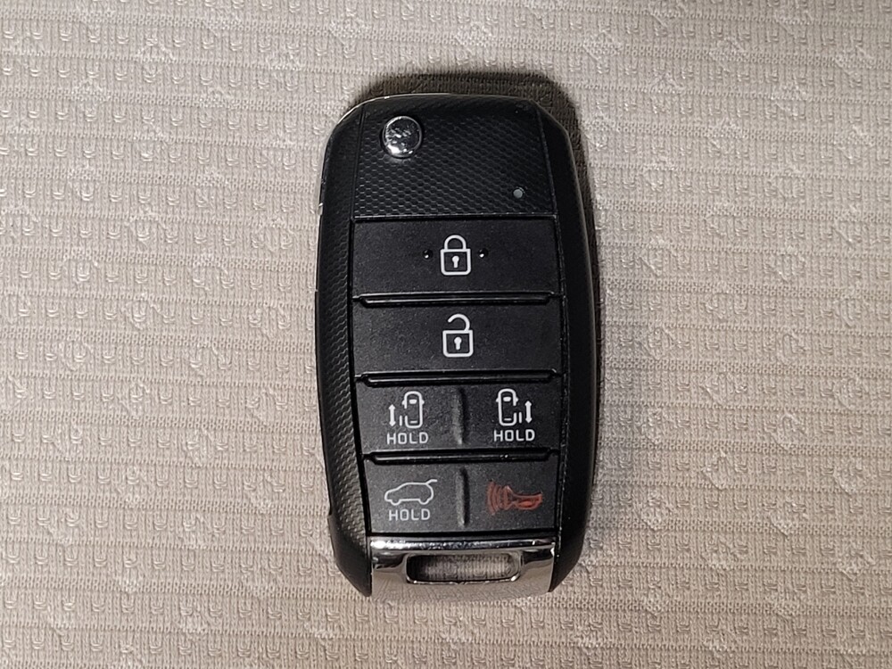 2018 Kia Sedona in Hialeah, FL 33014 - 18142055 32