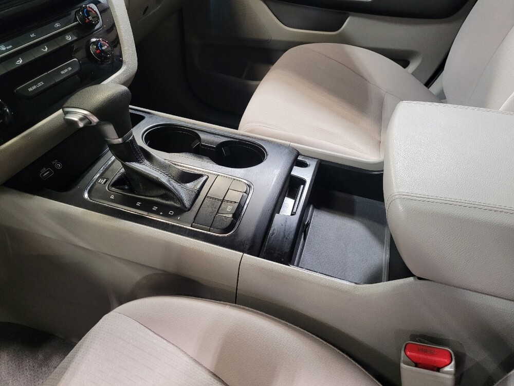 2018 Kia Sedona in Hialeah, FL 33014 - 18142055 26