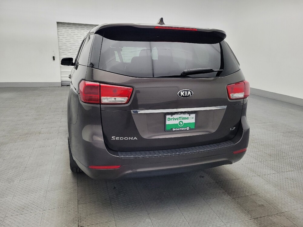 2018 Kia Sedona in Hialeah, FL 33014 - 18142055 6