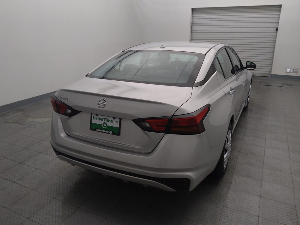 2019 Nissan Altima in Houston, TX 77060 - 18142077 7