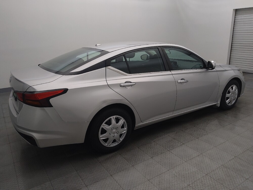 2019 Nissan Altima in Houston, TX 77060 - 18142077 10