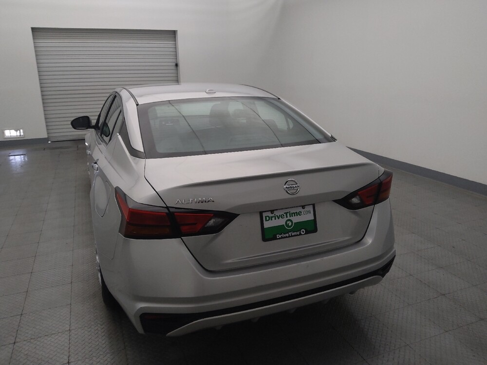 2019 Nissan Altima in Houston, TX 77060 - 18142077 6