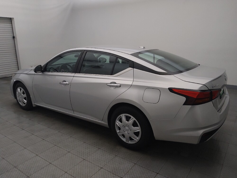 2019 Nissan Altima in Houston, TX 77060 - 18142077 3