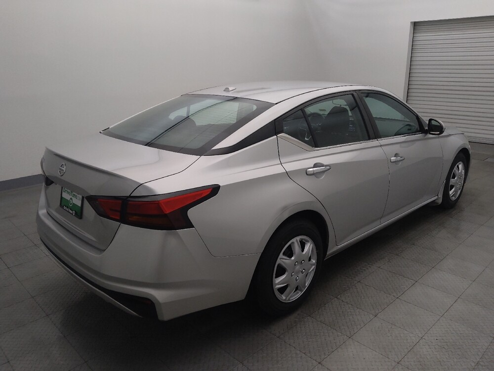 2019 Nissan Altima in Houston, TX 77060 - 18142077 9