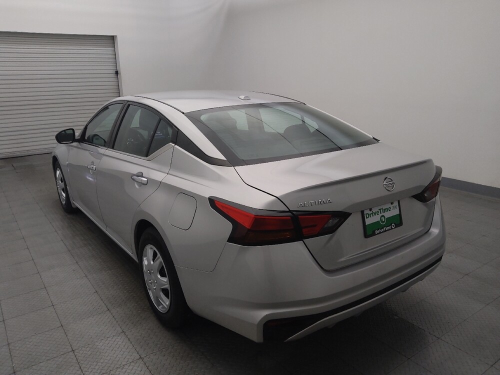 2019 Nissan Altima in Houston, TX 77060 - 18142077 5