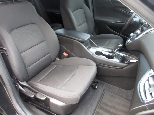 2018 Chevrolet Malibu in Oak Grove, MO 64075 - 18142119 10