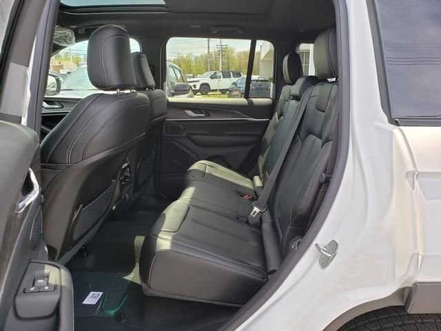 2026 Jeep Grand Cherokee in Bedford, OH 44146 - 18142143 9