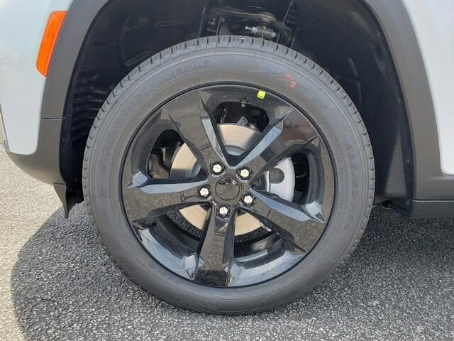 2026 Jeep Grand Cherokee in Bedford, OH 44146 - 18142143 13