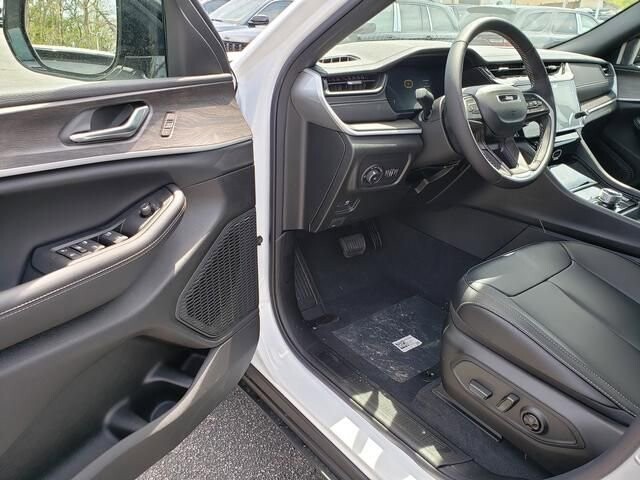 2026 Jeep Grand Cherokee in Bedford, OH 44146 - 18142143 7