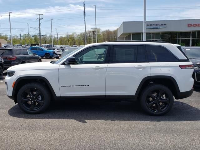 2026 Jeep Grand Cherokee in Bedford, OH 44146 - 18142143 3