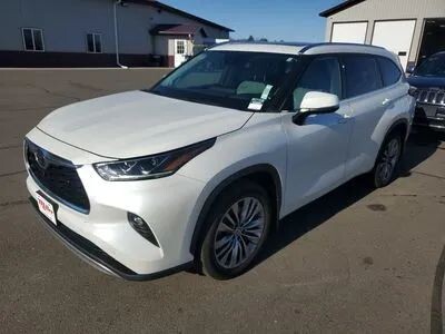 2020 Toyota Highlander in Wadena, MN 56482 - 18142150