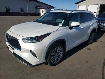 2020 Toyota Highlander in Wadena, MN 56482
