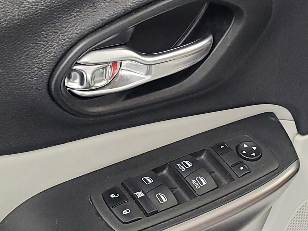2021 Jeep Cherokee in Houston, TX 77060 - 18142254 27