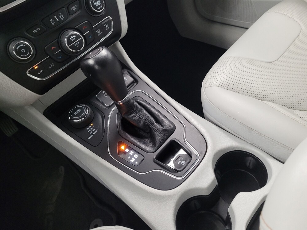 2021 Jeep Cherokee in Houston, TX 77060 - 18142254 26