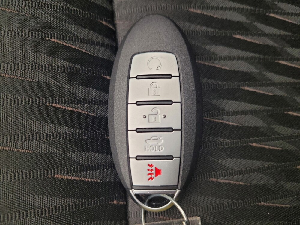 2018 Nissan Rogue in Fairfield, OH 45014 - 18142262 32