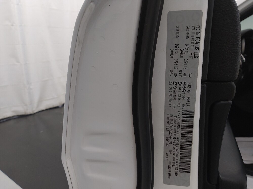 2017 Jeep Grand Cherokee in St. Louis, MO 63136 - 18142265 33