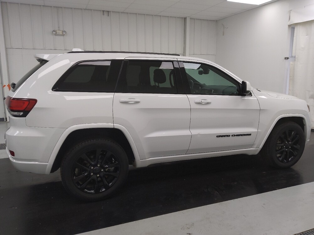 2017 Jeep Grand Cherokee in St. Louis, MO 63136 - 18142265 10